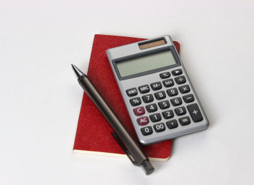 снимут ли приставы налоговый вычет? Эта выплата не относится к защищенным законом - фото - 1